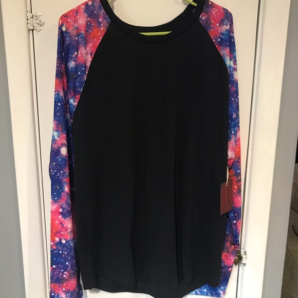 Brooklyn Industries Tops - Black baseball tee with galaxy print sleeves Brooklyn Industries Tops - Black baseball tee with galaxy print sleeves